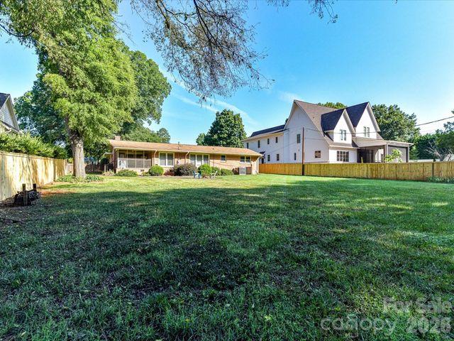 911 Lansdowne Road, Charlotte, NC 28270