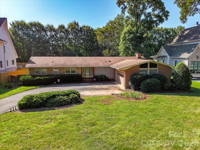 911 Lansdowne Road, Charlotte, NC 28270