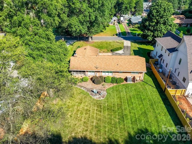 911 Lansdowne Road, Charlotte, NC 28270