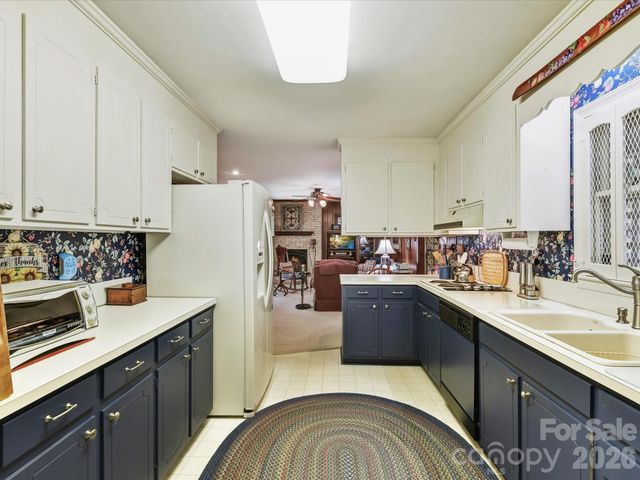 911 Lansdowne Road, Charlotte, NC 28270