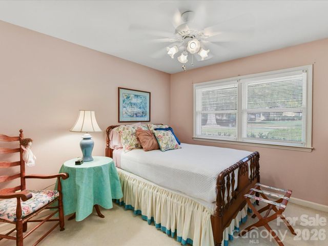 911 Lansdowne Road, Charlotte, NC 28270