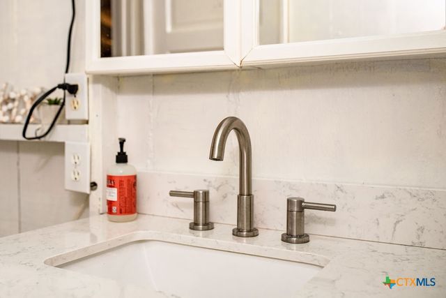 190 La Lucia Street, Port Lavaca, TX 77979