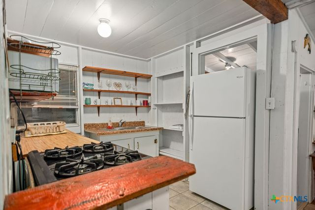 190 La Lucia Street, Port Lavaca, TX 77979