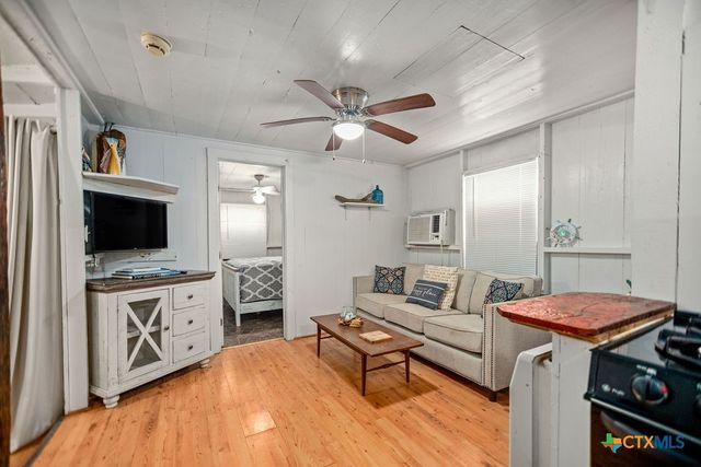 190 La Lucia Street, Port Lavaca, TX 77979