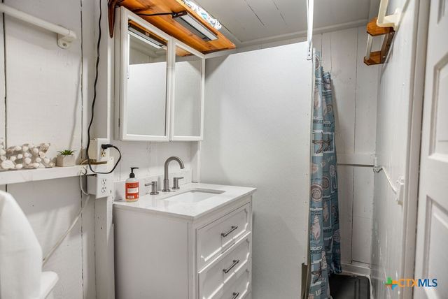 190 La Lucia Street, Port Lavaca, TX 77979