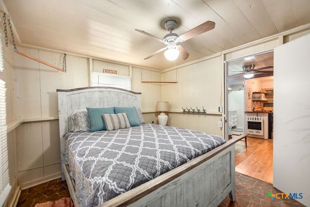 190 La Lucia Street, Port Lavaca, TX 77979