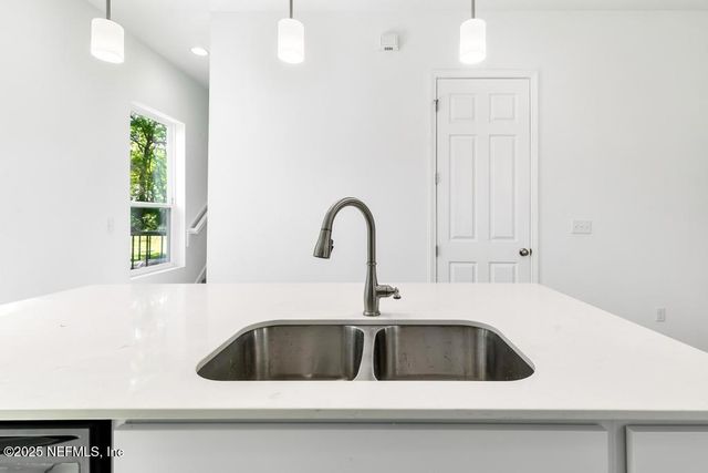 171 COUGAR Road, Jacksonville, FL 32220