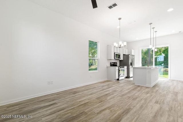 171 COUGAR Road, Jacksonville, FL 32220