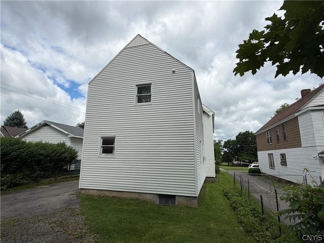1127 Jefferson Avenue, Utica, NY 13501