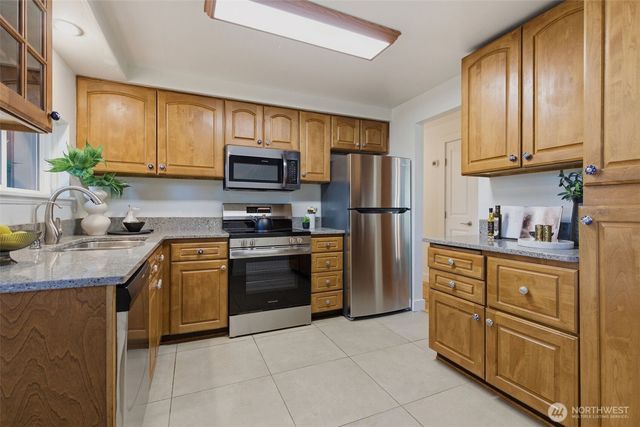6123 NE 185th Street, Kenmore, WA 98028