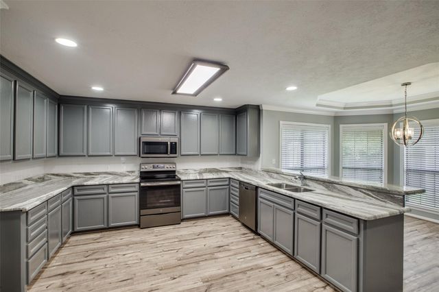 5106 Greenwater Drive, Willis, TX 77318