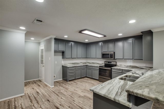 5106 Greenwater Drive, Willis, TX 77318