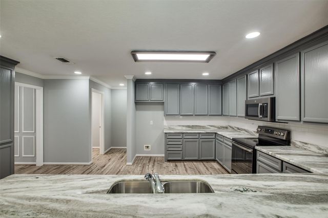 5106 Greenwater Drive, Willis, TX 77318