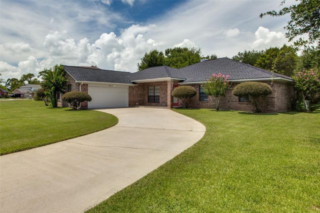5106 Greenwater Drive, Willis, TX 77318