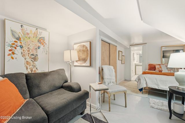 211 Pennsylvania Ave, Louisville, KY 40206