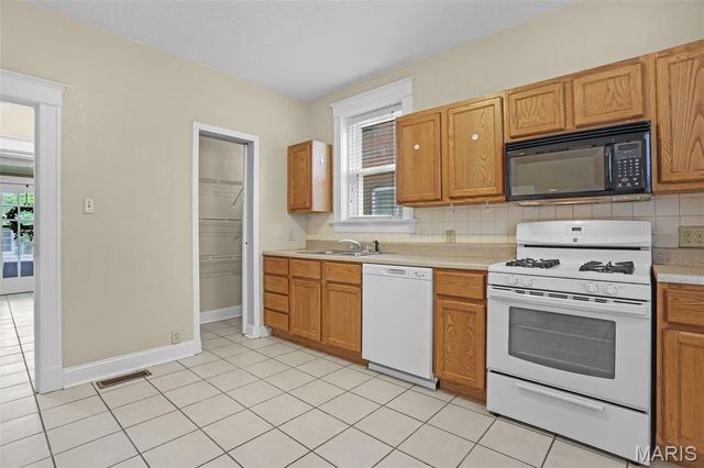 7005 Pershing Avenue, University City, MO 63130