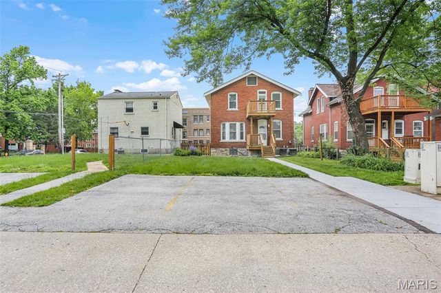 7005 Pershing Avenue, University City, MO 63130