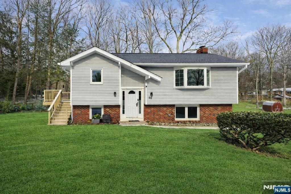 512 N Lake Shore Drive, West Milford, NJ 07421