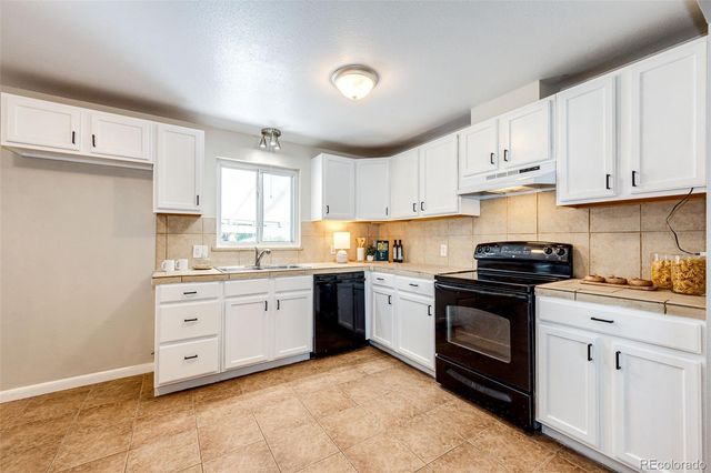 6724 S Ash Way, Centennial, CO 80122