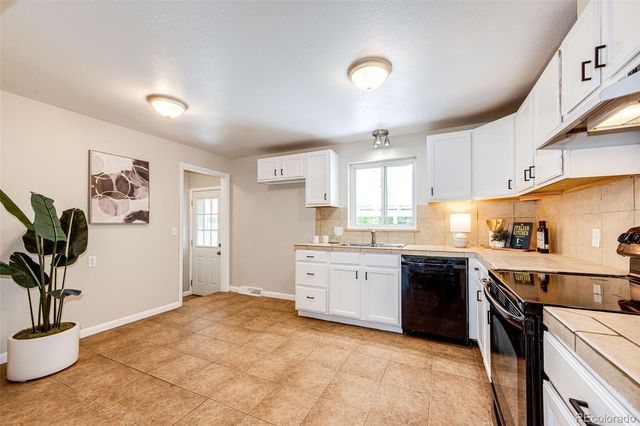 6724 S Ash Way, Centennial, CO 80122