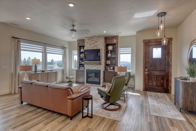 13622 N Eagle View Ln, Spokane, WA 99208