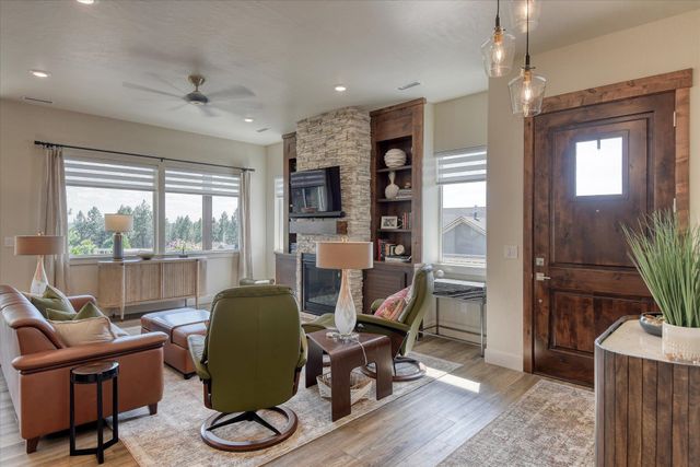 13622 N Eagle View Ln, Spokane, WA 99208