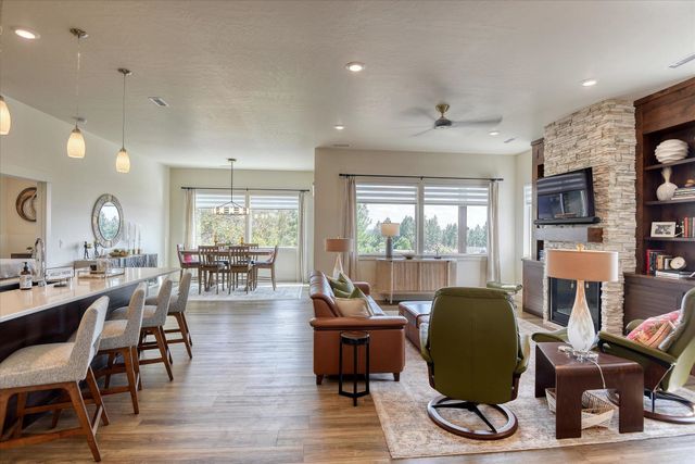 13622 N Eagle View Ln, Spokane, WA 99208