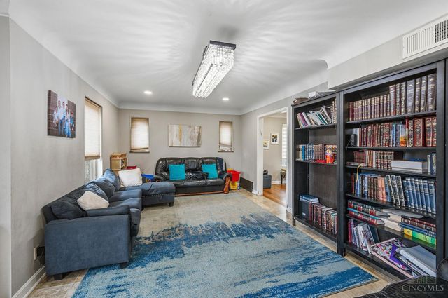 6771 Elbrook Avenue, Amberley, OH 45237