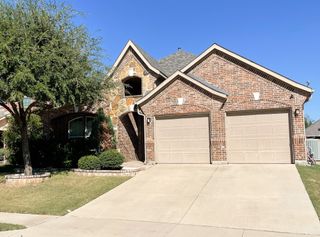 2621 Flowing Springs Drive, Fort Worth, TX 76177