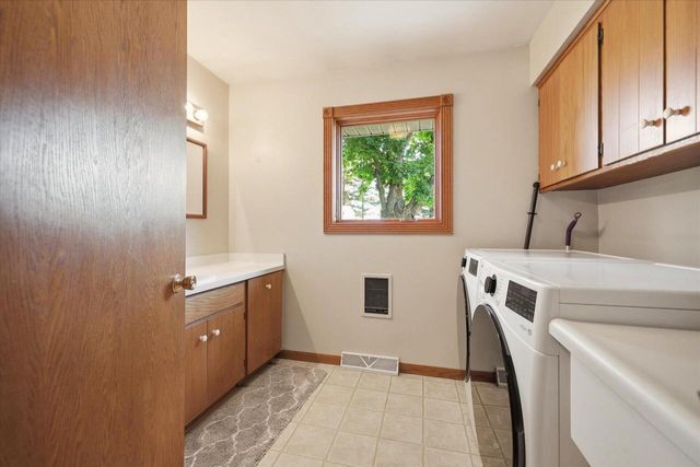 4112 Mueller DRIVE, Hartford, WI 53027