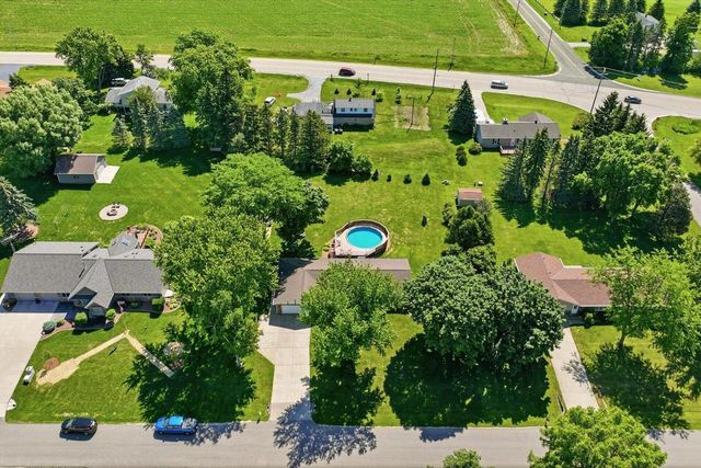 4112 Mueller DRIVE, Hartford, WI 53027