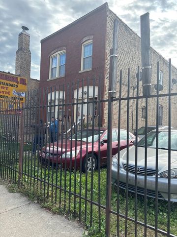 3553 W Cermak Road, Chicago, IL 60623