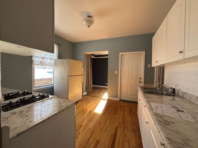 3553 W Cermak Road, Chicago, IL 60623