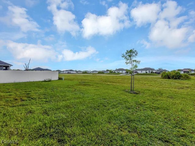 1826 NW 7th PL, Cape Coral, FL 33993