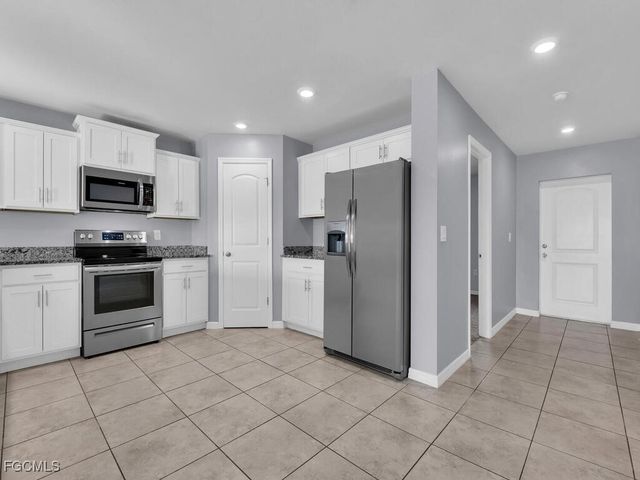 1826 NW 7th PL, Cape Coral, FL 33993