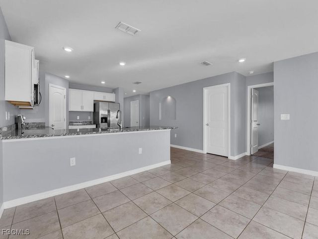 1826 NW 7th PL, Cape Coral, FL 33993