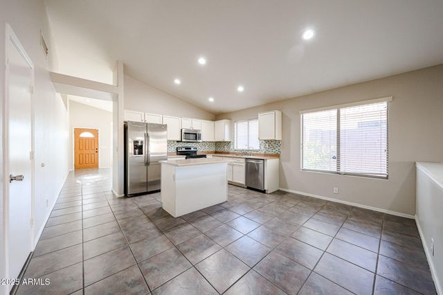 8672 W MAURO Lane, Peoria, AZ 85382