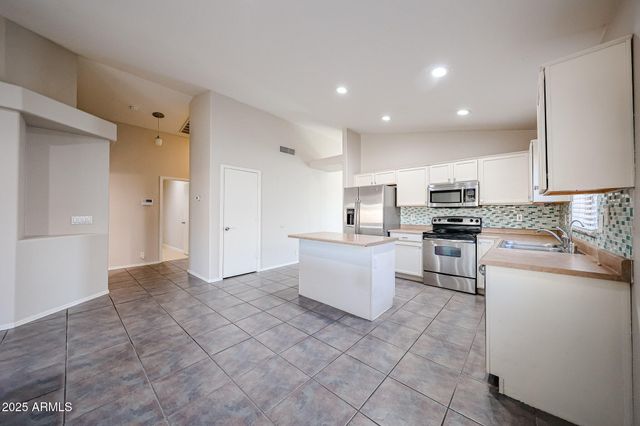 8672 W MAURO Lane, Peoria, AZ 85382