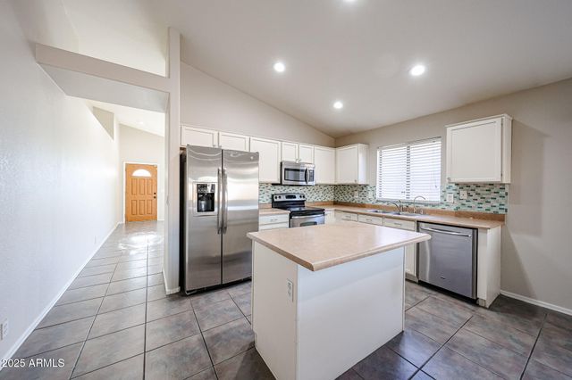 8672 W MAURO Lane, Peoria, AZ 85382