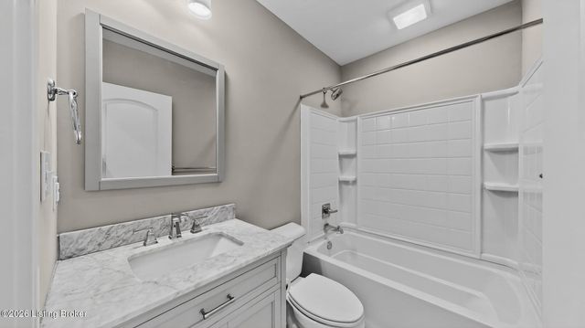 4815 Saddle Bend Way, Louisville, KY 40299