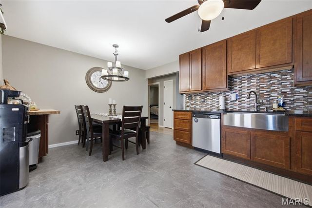 6118 Queens Court, House Springs, MO 63051