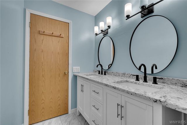 202 Old Meadow Drive 20B, Amherst, NY 14051