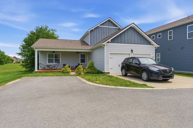 418 Prestige Ct, Pleasant View, TN 37146