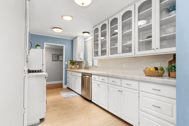 4524 Morpheus Ln, Sacramento, CA 95864