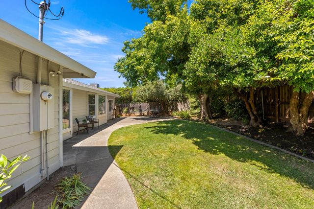 4524 Morpheus Ln, Sacramento, CA 95864
