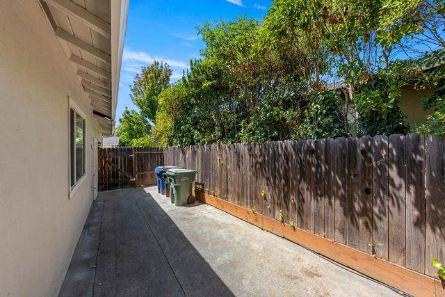 4524 Morpheus Ln, Sacramento, CA 95864