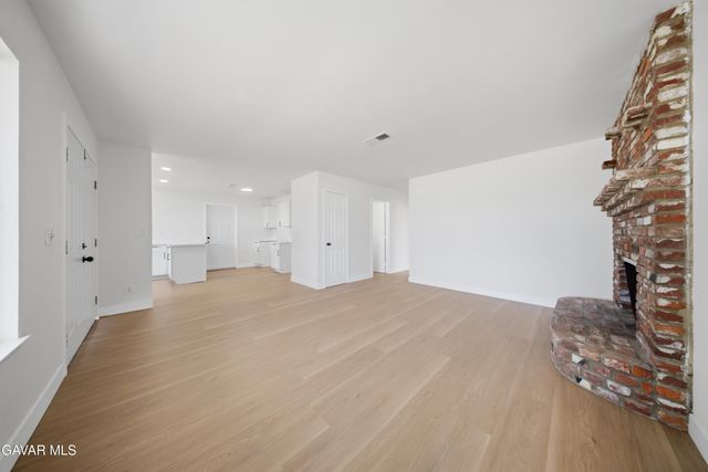43342 Fenner Avenue, Lancaster, CA 93536