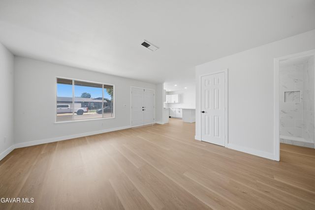 43342 Fenner Avenue, Lancaster, CA 93536