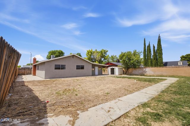 43342 Fenner Avenue, Lancaster, CA 93536