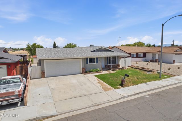 43342 Fenner Avenue, Lancaster, CA 93536